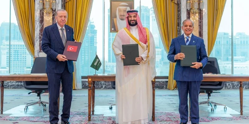 Turkey Says Pakistan-Saudi Defense Pact Resembles NATO’s Article 5