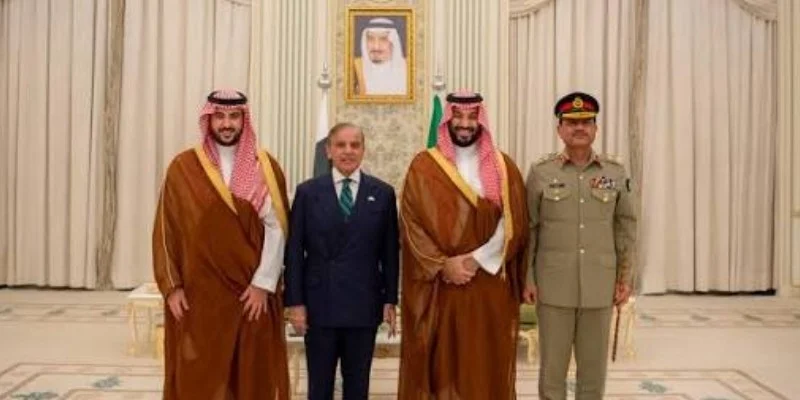 Pakistan Warns Houthi Rebels After Threats Against Saudi Arabia