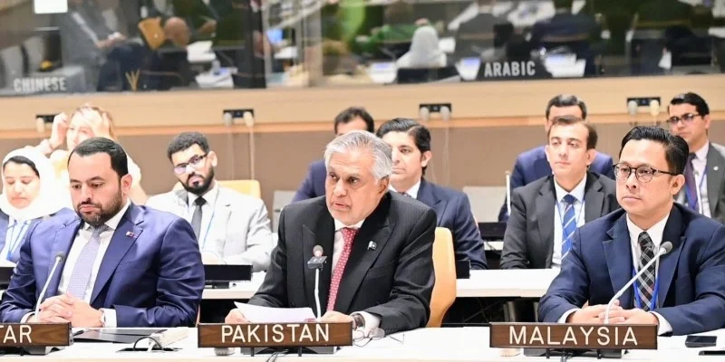 Ishaq Dar Says More Than Two Dozen Terrorist Groups Operate in Afghanistan